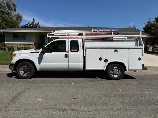 White 2011 Ford F-250 XL