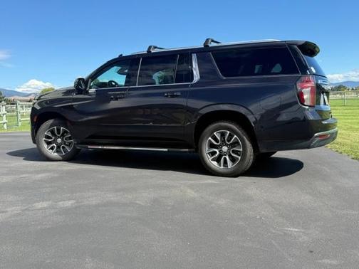 Black 2022 Chevrolet Suburban LT