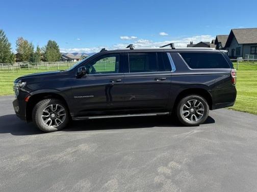 Black 2022 Chevrolet Suburban LT