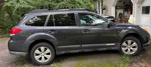 Gray 2011 Subaru Outback 2.5 i Limited