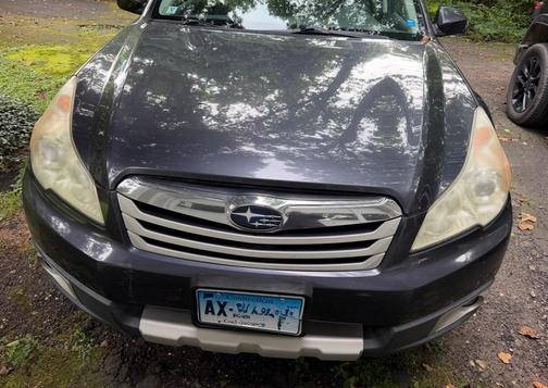 Gray 2011 Subaru Outback 2.5 i Limited