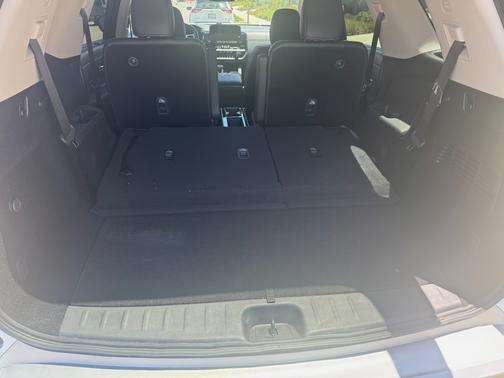 White 2025 Nissan Pathfinder SL