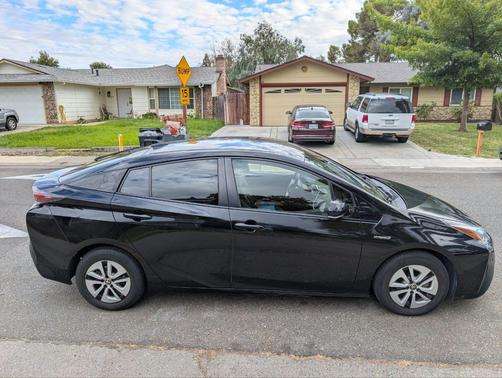 Black 2018 Toyota Prius Two