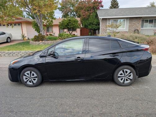 Black 2018 Toyota Prius Two