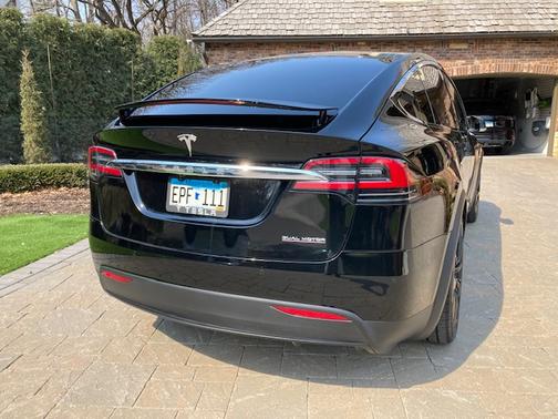 Photo 2 of 12 of 2020 Tesla Model X Performance