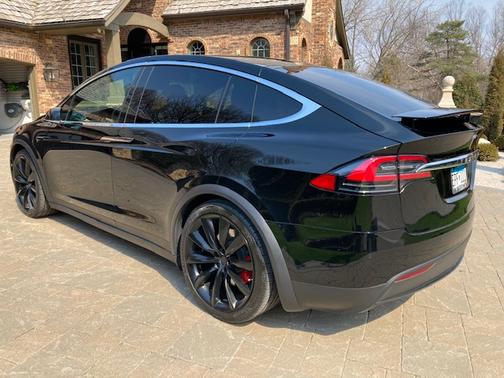 Photo 4 of 12 of 2020 Tesla Model X Performance