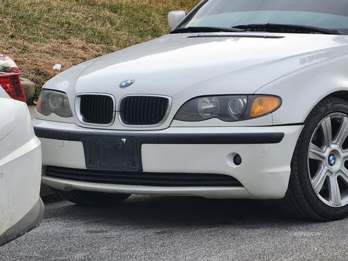 White 2003 BMW 325 i
