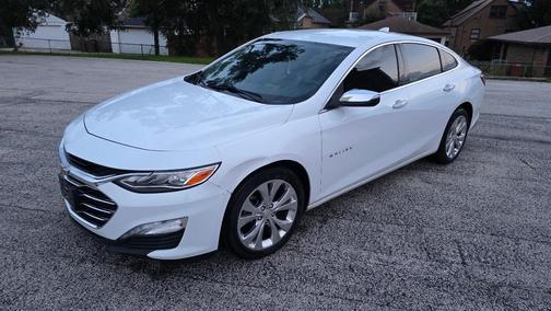 White 2019 Chevrolet Malibu Premier