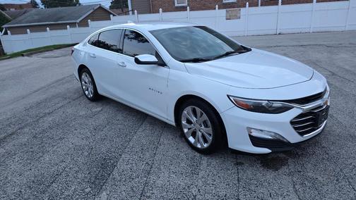 White 2019 Chevrolet Malibu Premier