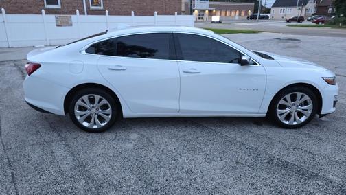 White 2019 Chevrolet Malibu Premier
