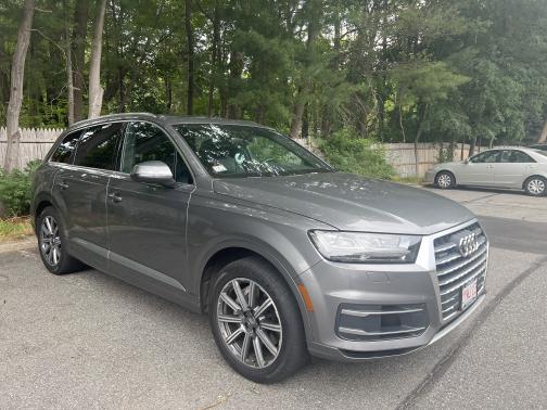 Photo 2 of 3 of 2017 Audi Q7 3.0T Premium