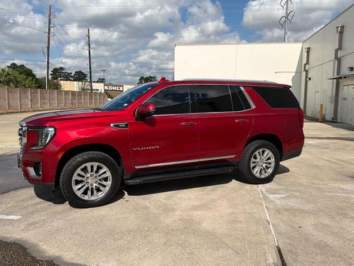 Red 2021 GMC Yukon SLT