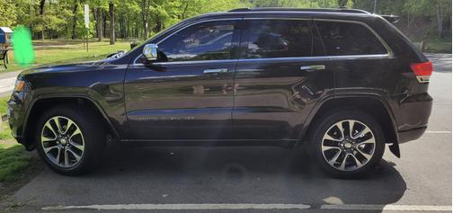Photo 3 of 26 of 2017 Jeep Grand Cherokee Overland