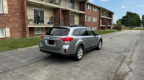 Gray 2011 Subaru Outback 2.5 i Premium