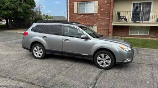Gray 2011 Subaru Outback 2.5 i Premium