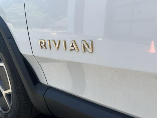 2023 Rivian R1S Adventure Quad-Motor Large Package