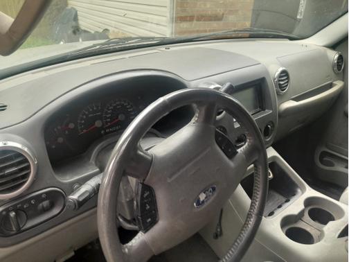 2004 Ford Expedition XLT