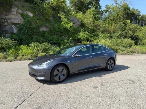 Gray 2019 Tesla Model 3 Standard Range Plus