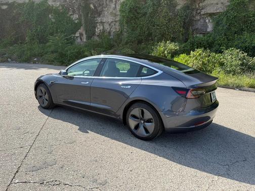Gray 2019 Tesla Model 3 Standard Range Plus
