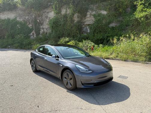 Gray 2019 Tesla Model 3 Standard Range Plus