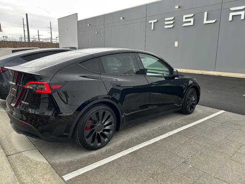 Black 2025 Tesla Model Y Performance
