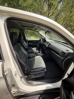 White 2018 Honda Ridgeline RTL-E