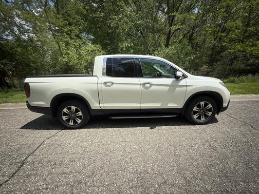 White 2018 Honda Ridgeline RTL-E