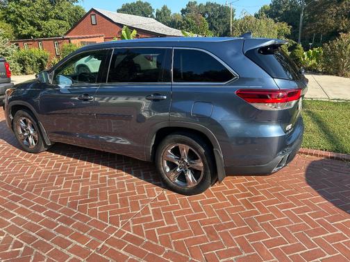 Blue 2017 Toyota Highlander Limited Platinum