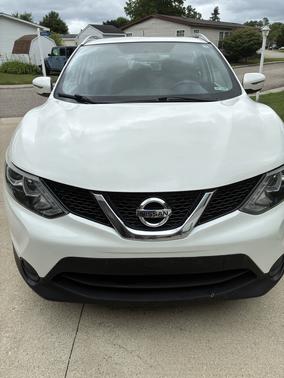 White 2017 Nissan Rogue Sport SV
