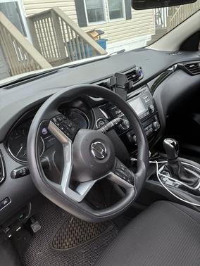 White 2017 Nissan Rogue Sport SV