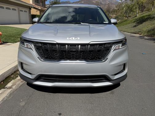 Silver 2022 Kia Carnival LXS