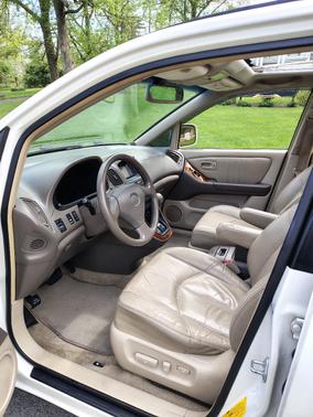 White 1999 Lexus RX 300 Base