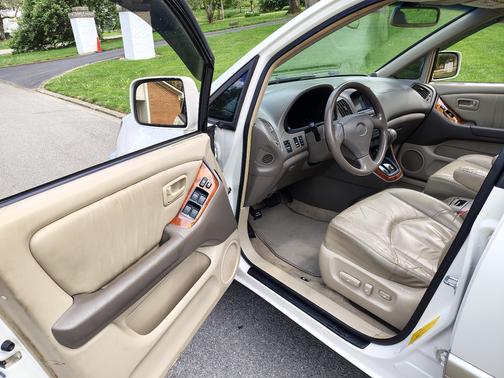White 1999 Lexus RX 300 Base