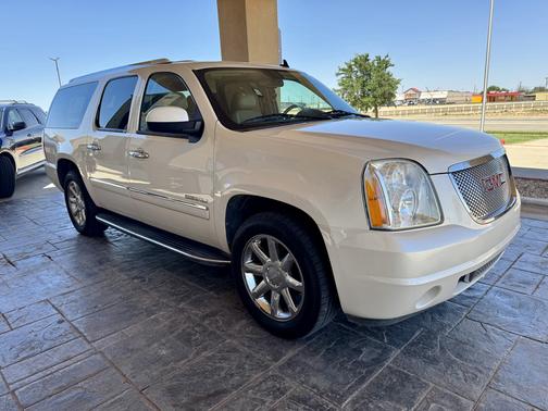 White 2014 GMC Yukon XL 1500 Denali