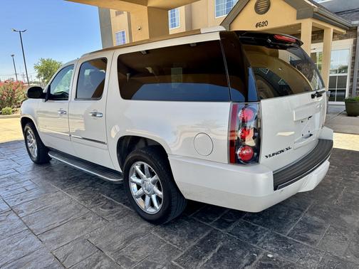 White 2014 GMC Yukon XL 1500 Denali