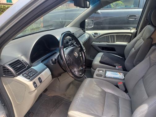 Silver 2010 Honda Odyssey EX-L