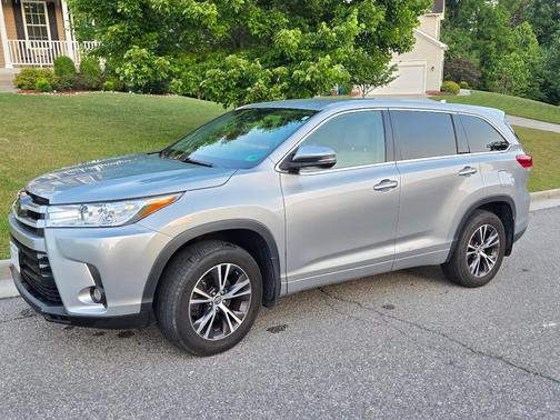 Silver 2017 Toyota Highlander LE Plus