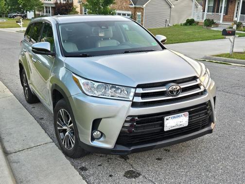 Silver 2017 Toyota Highlander LE Plus