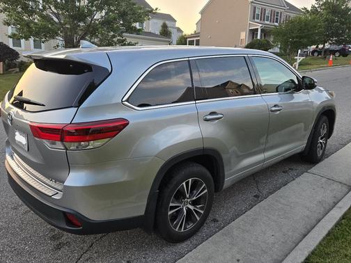 Silver 2017 Toyota Highlander LE Plus