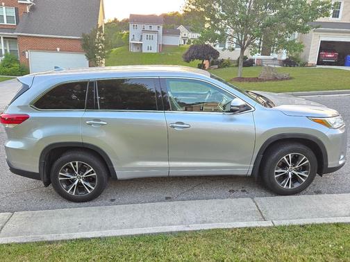 Silver 2017 Toyota Highlander LE Plus