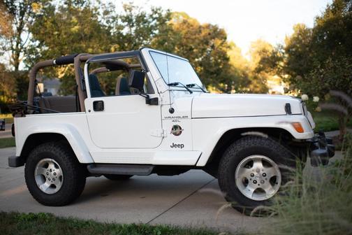 White 2000 Jeep Wrangler Sahara