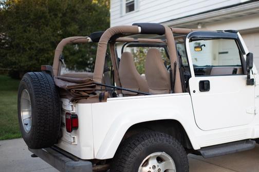 White 2000 Jeep Wrangler Sahara