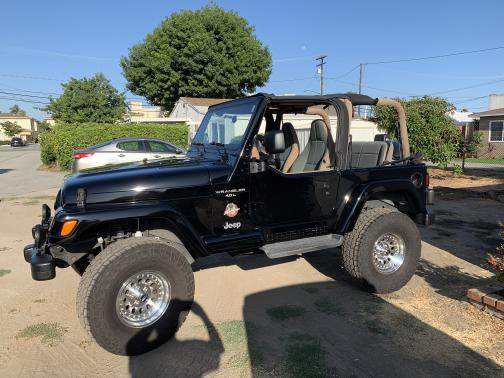 Photo 1 of 10 of 1998 Jeep Wrangler Sahara