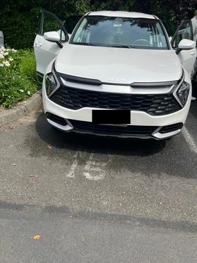 White 2023 Kia Sportage Hybrid LX