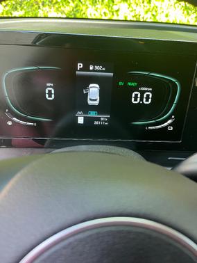 White 2023 Kia Sportage Hybrid LX