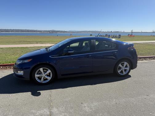 2012 Chevrolet Volt Base