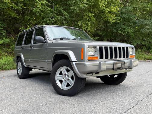 Silver 2001 Jeep Cherokee Limited