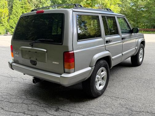Silver 2001 Jeep Cherokee Limited