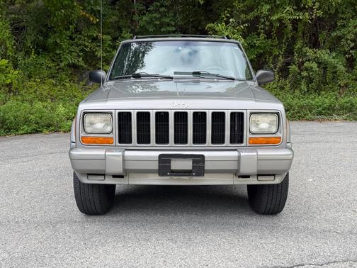 Silver 2001 Jeep Cherokee Limited