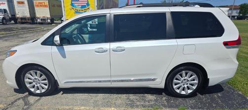 White 2013 Toyota Sienna Limited